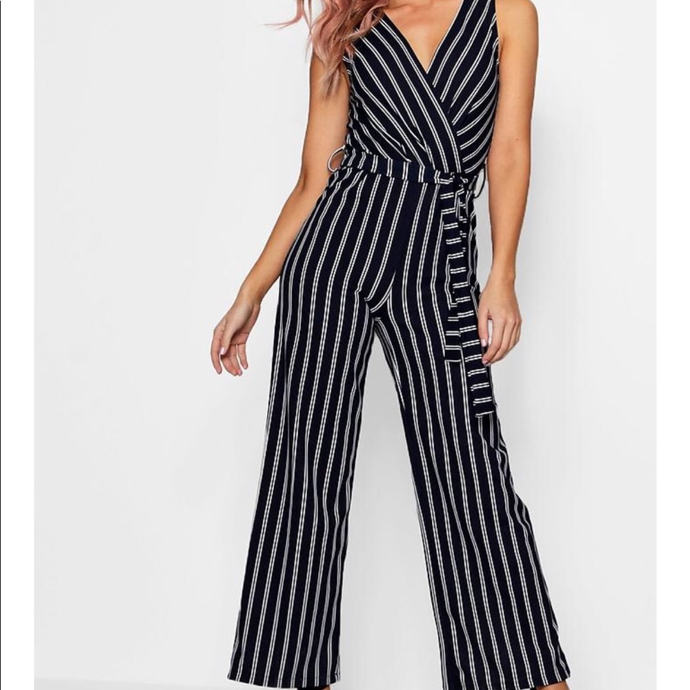 Like New Boohoo Stripe Tie Waist Jumpsuit